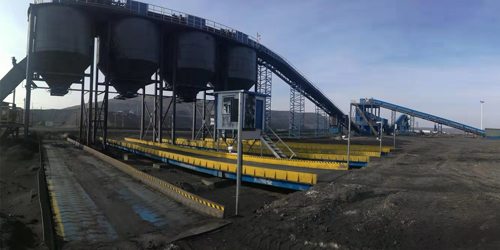 一文讓你了解輪胎式移動破碎站的特點(diǎn)